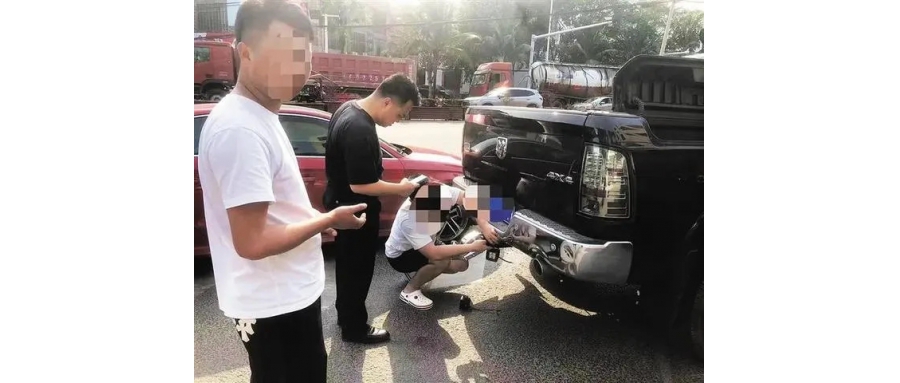 公羊皮卡車(chē)非法改裝爆閃燈跑高速 投訴后交警嚴(yán)查